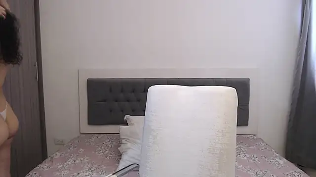 Snapshot of MIYESSI chatting on October 23, 2025, 5:55 pm MIYESSI online show from October 23, 2025, 5:55 pm