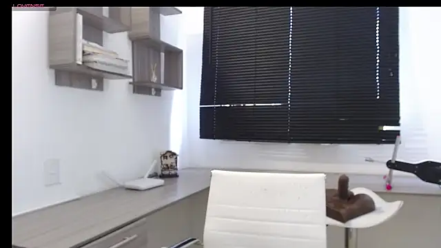 Snapshot of MIYESSI chatting on March 21, 2025, 8:40 pm MIYESSI online show from March 21, 2025, 8:40 pm