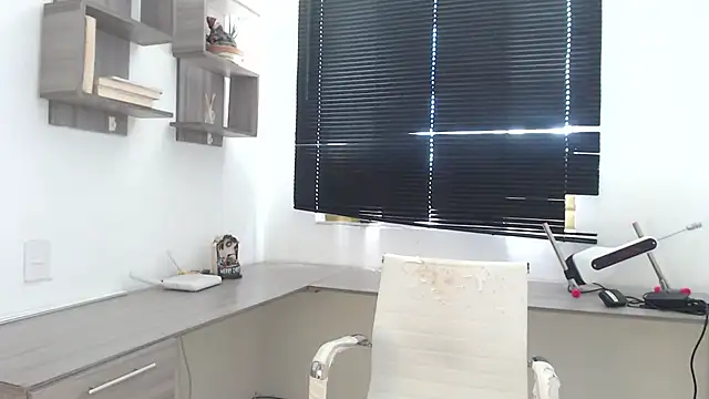 Snapshot of MIYESSI chatting on October 2, 2025, 4:54 pm MIYESSI online show from October 2, 2025, 4:54 pm