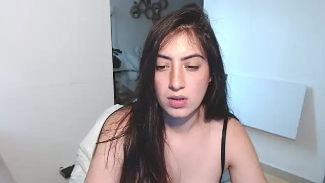 MIYESSI online show from April 15, 2026, 7:58 pm