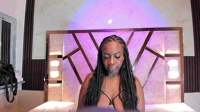 Athenea Mills online show from January 18, 2026, 6:33 pm