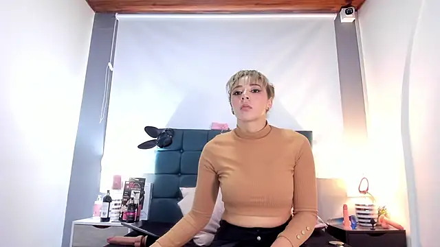 charlott lens online show from September 30, 2025, 2:56 pm