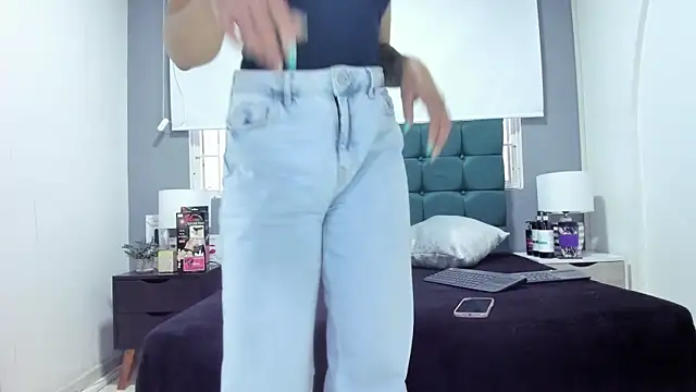 charlott lens online show from October 10, 2025, 9:59 pm