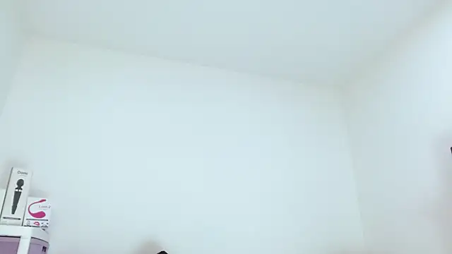 sashacreamy  online show from September 30, 2025, 3:45 am