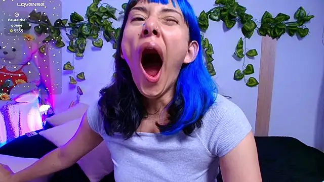 tati cardenas online show from December 22, 2025, 4:12 am