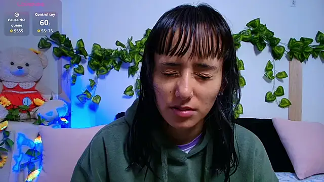 tati cardenas online show from October 31, 2025, 4:53 am