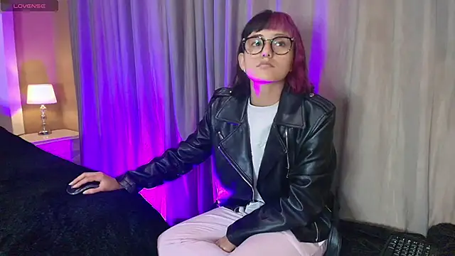 Snapshot of tati_cardenas chatting on March 13, 2025, 4:38 am tati cardenas online show from March 13, 2025, 4:38 am