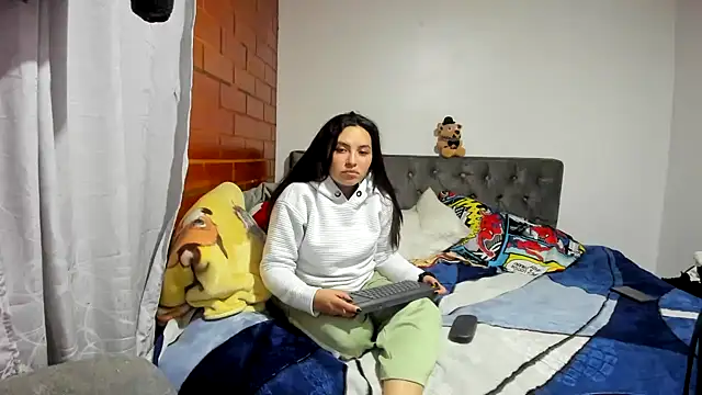 Snapshot of _girls_on_fire_ chatting on December 17, 2025, 11:10 pm girls on fire online show from December 17, 2025, 11:10 pm