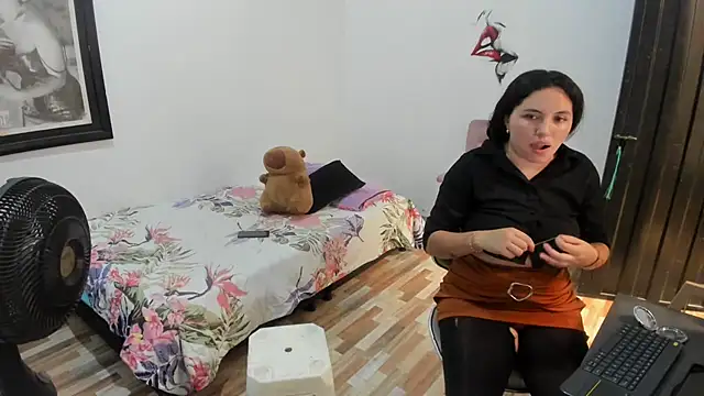 Snapshot of _girls_on_fire_ chatting on November 8, 2025, 7:50 pm girls on fire online show from November 8, 2025, 7:50 pm