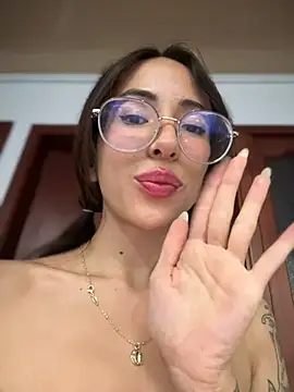 Snapshot of lauravasquez chatting on February 17, 2025, 4:39 pm lauravasquez online show from February 17, 2025, 4:39 pm