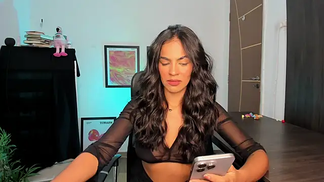 Snapshot of camille-rose chatting on April 21, 2026, 4:35 pm camille-rose online show from April 21, 2026, 4:35 pm