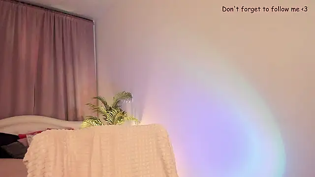 LauraCoy online show from February 6, 2025, 8:23 pm