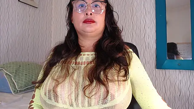 NadiaWhite online show from October 4, 2025, 11:56 am