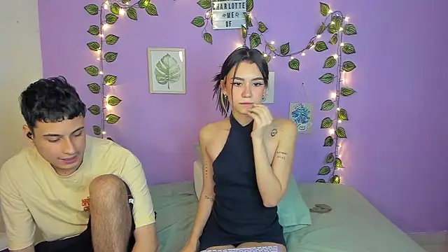 Snapshot of charlottte_queen chatting on February 14, 2025, 9:10 pm charlottte queen online show from February 14, 2025, 9:10 pm