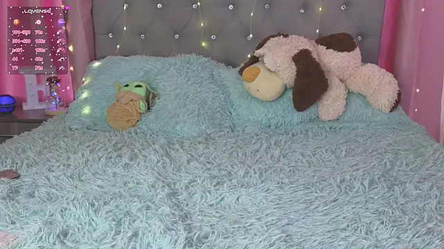 Emiily Scott1 online show from February 3, 2025, 5:03 pm