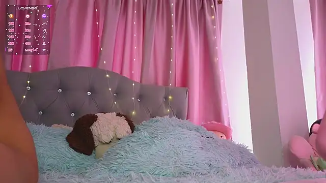 Emiily Scott1 online show from February 7, 2025, 4:14 pm