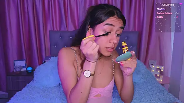 Emiily Scott1 online show from November 28, 2025, 9:37 pm