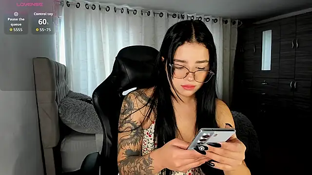 aliice walker  online show from November 28, 2025, 6:19 pm