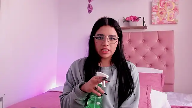 Snapshot of aliice_walker_ chatting on December 7, 2024, 7:05 pm aliice walker online show from December 7, 2024, 7:05 pm