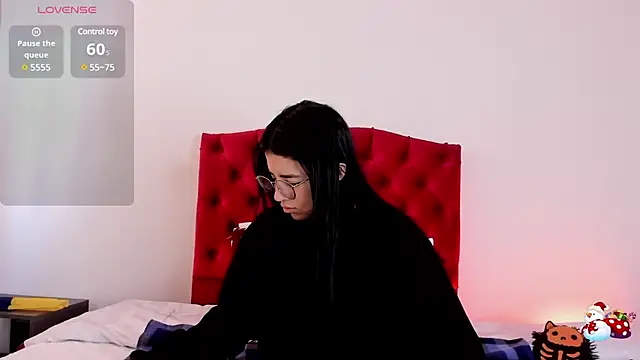 Snapshot of aliice_walker_ chatting on December 11, 2024, 1:28 pm aliice walker online show from December 11, 2024, 1:28 pm