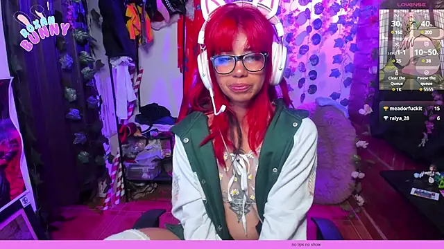 Snapshot of Roxanbunny1 chatting on March 4, 2025, 5:11 am Roxanbunny1 online show from March 4, 2025, 5:11 am