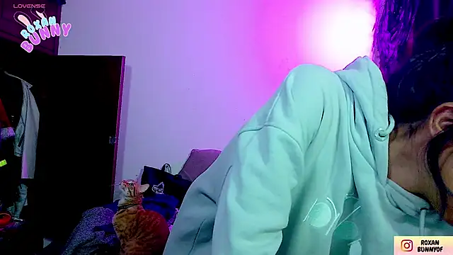 Roxanbunny1 online show from November 12, 2025, 3:32 am