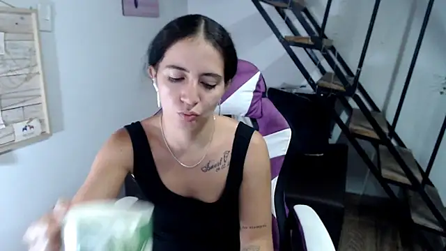 Snapshot of samantha_baby_ chatting on November 12, 2025, 7:18 pm samantha baby online show from November 12, 2025, 7:18 pm