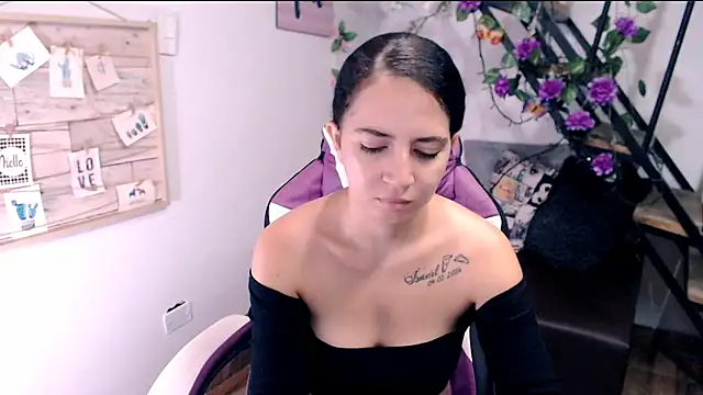 Snapshot of samantha_baby_ chatting on April 26, 2026, 1:52 pm samantha baby online show from April 26, 2026, 1:52 pm
