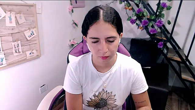 Snapshot of samantha_baby_ chatting on May 19, 2026, 3:30 pm samantha baby online show from May 19, 2026, 3:30 pm
