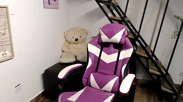 Snapshot of samantha_baby_ chatting on November 19, 2025, 8:53 pm samantha baby online show from November 19, 2025, 8:53 pm