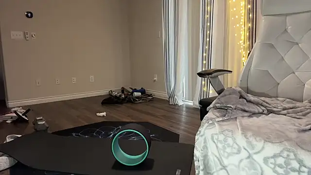 Snapshot of alexmannd chatting on October 23, 2025, 2:38 pm alexmannd online show from October 23, 2025, 2:38 pm