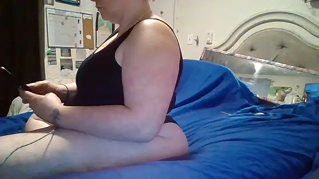 ThICk JuIcEy online show from October 13, 2025, 9:33 am