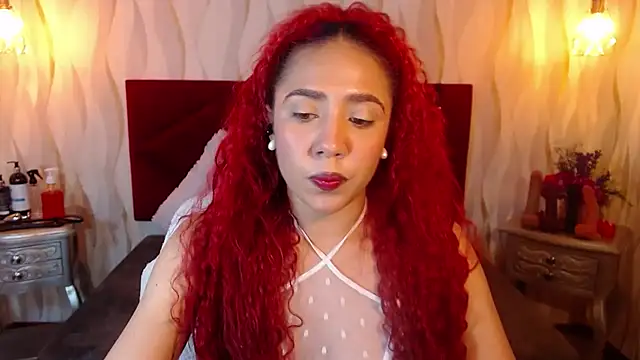 Snapshot of IsabelaLatina chatting on June 5, 2026, 1:54 am IsabelaLatina online show from June 5, 2026, 1:54 am