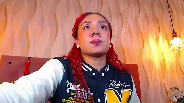 IsabelaLatina online show from February 5, 2026, 4:30 am