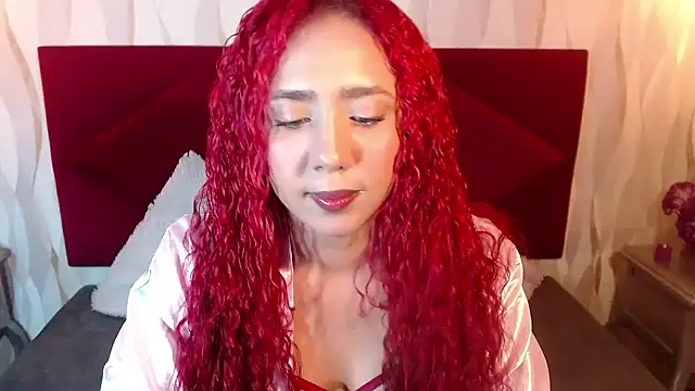 Snapshot of IsabelaLatina chatting on May 10, 2026, 2:26 am IsabelaLatina online show from May 10, 2026, 2:26 am