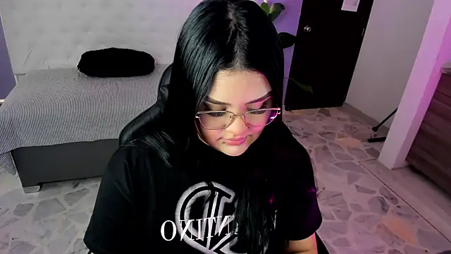 Snapshot of martinasaez chatting on January 6, 2026, 8:35 pm martinasaez online show from January 6, 2026, 8:35 pm