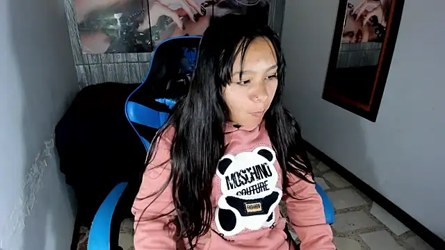 Charis 21 online show from October 26, 2025, 7:36 pm