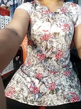 Jenifar- online show from April 21, 2026, 4:02 pm