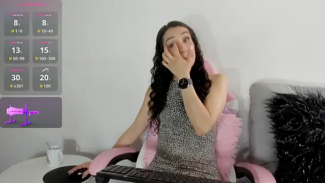 Snapshot of Layla_Sia chatting on September 19, 2025, 5:17 pm Layla Sia online show from September 19, 2025, 5:17 pm