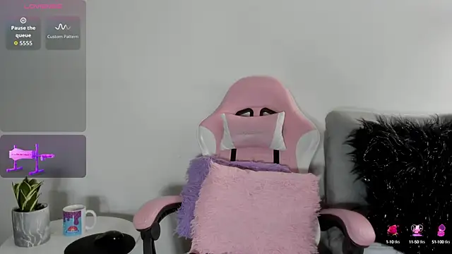 Snapshot of Layla_Sia chatting on September 24, 2025, 4:35 pm Layla Sia online show from September 24, 2025, 4:35 pm