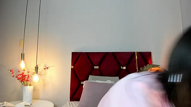 NoraDasilva online show from April 12, 2026, 2:31 pm