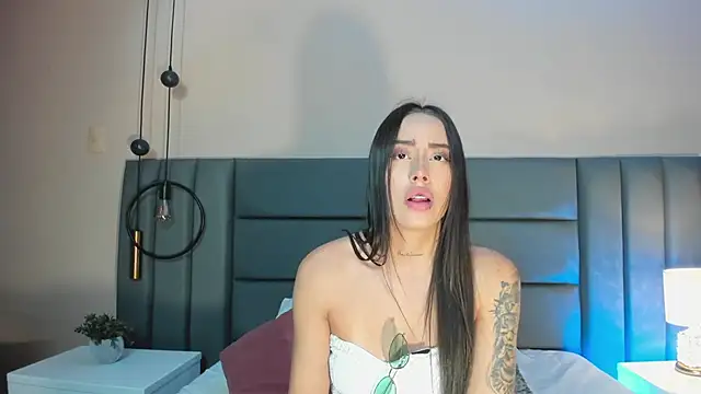 NoraDasilva online show from October 25, 2025, 11:49 pm