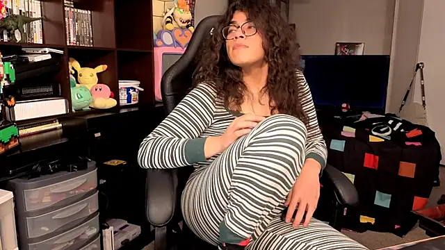 ShinyCherub online show from November 7, 2025, 1:21 am