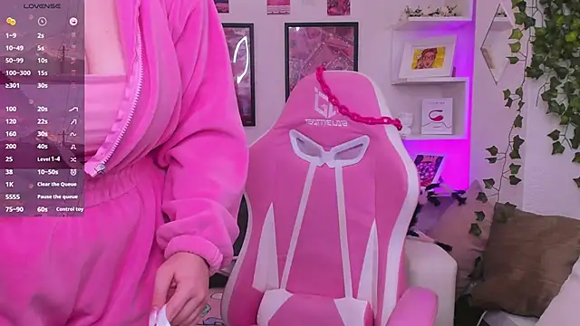 art lovee online show from October 15, 2025, 2:10 am