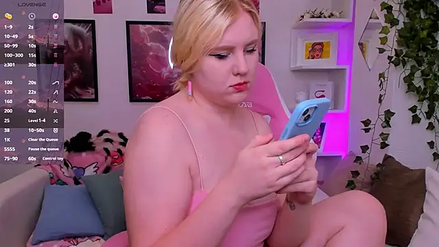 art lovee online show from September 29, 2025, 1:23 am