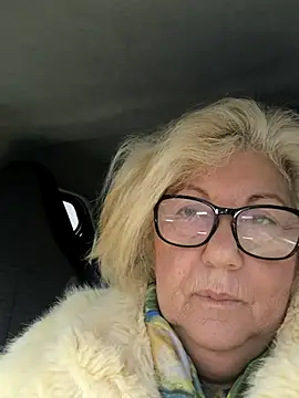 Snapshot of Merilulla chatting on January 7, 2026, 3:39 pm Merilulla online show from January 7, 2026, 3:39 pm