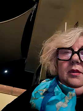 Snapshot of Merilulla chatting on April 24, 2026, 11:51 pm Merilulla online show from April 24, 2026, 11:51 pm