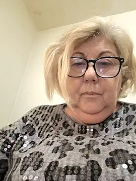 Snapshot of Merilulla chatting on February 4, 2026, 11:49 am Merilulla online show from February 4, 2026, 11:49 am