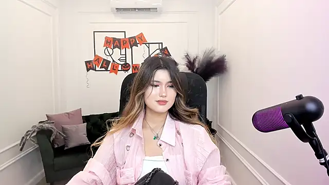 Snapshot of AnneTLi chatting on October 19, 2025, 8:44 pm AnneTLi online show from October 19, 2025, 8:44 pm