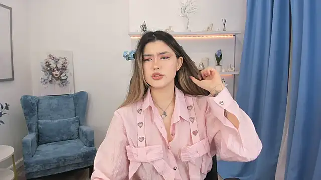 Snapshot of AnneTLi chatting on October 15, 2025, 3:16 am AnneTLi online show from October 15, 2025, 3:16 am